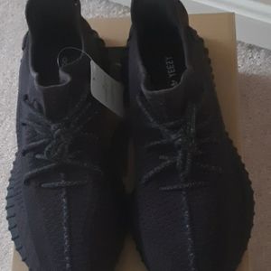 *sold* Yeezy 350 v2 black non-reflective